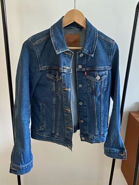 Levi's medium wash Jacket - Classic Trucker size Small